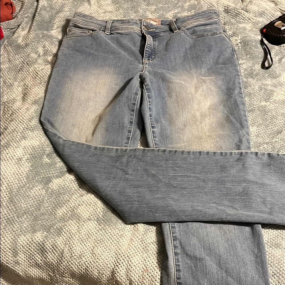 🔥 Chico’s Fabulously Slimming Size 1 Short Ladies Junior’s Jeans